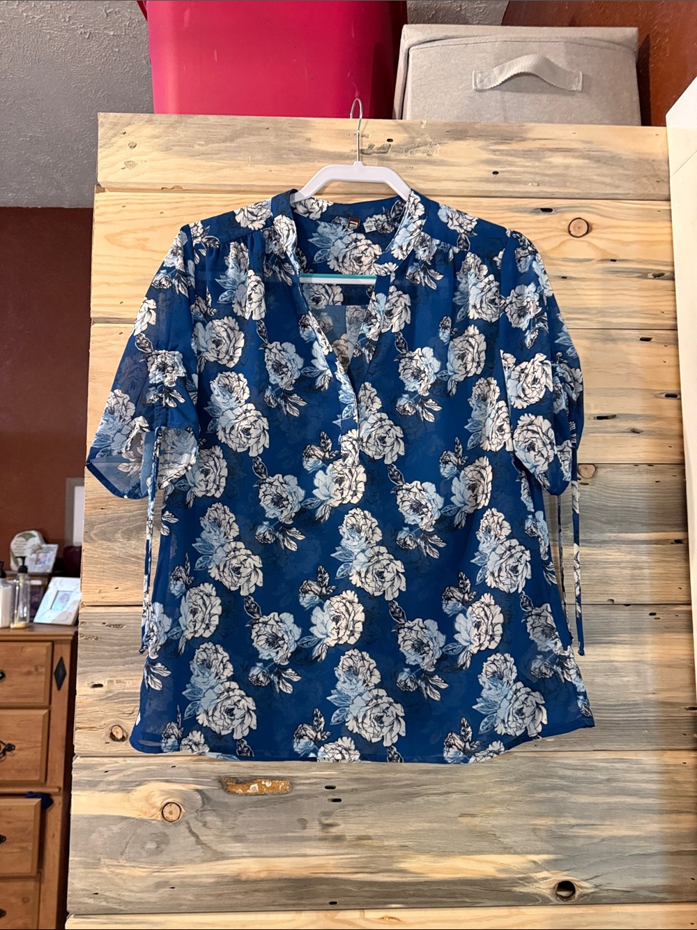 Kut from the Kloth Blue Floral Short Sleeve Blouse